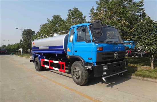 东风153洒水车