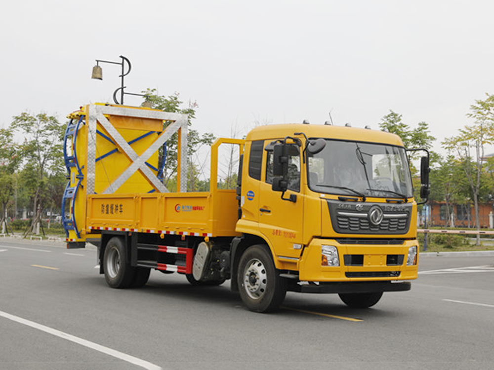 东风天锦防撞缓冲车